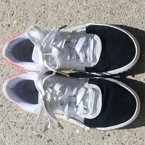 Puma Suede and leather sneakers sz 7